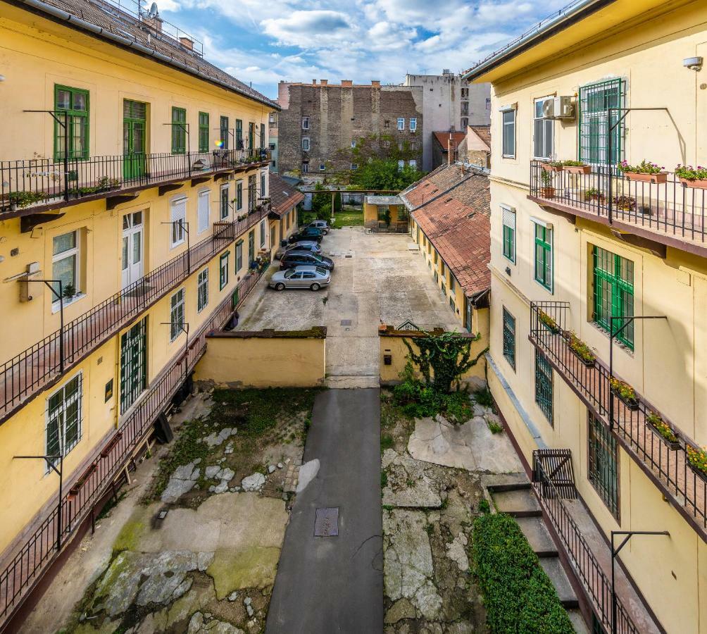 French Touch Apartment With Free Parking Budapeste Exterior foto